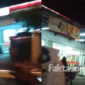 Meski diberlakukan jam malam atau PPKM hingga pukul 20.00 WIB, toko ritel di Jalan Hayam Wuruk Jombang, tetap saja buka. Tangkapan layar video ini direkam selama 2 hari.