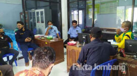 Suasana mediasi antara LPHM sebagai perwakilan petani terdampak dengan pihak GRC Board, DLH Jombang, dan Pemdes diwakili Kasun Guwo, Selasa (23/3/2021).