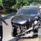 Kondisi mobil Avanza setelah dievakuasi dari posisi terguling di Jalan Raya Desa Catakgayam, Kecamatan Mojowarno, Kabupaten Jombang, Minggu (18/4/2021).