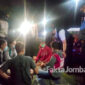Kasat Resnarkoba Polres Jombang AKP Moch Mukid, saat mengibau sejumlah pemuda sedang berkumpul di area parkir (terminal) wisata religi makam Gus Dur, Selasa (20/4/2021) malam.