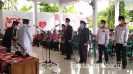 Proses pelantikan Kasi Kesra dan Kasi Pelayanan Desa Turipinggir, Kecamatan Megaluh, Kabupaten Jombang.