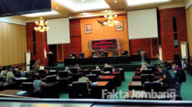 Rapat paripurna DPRD Jombang agenda LKPJ Bupati Jombang Tahun Anggaran 2020 dan dua Raperda Partisipatif Kabupaten Jombang Tahun 2021 pada Senin (19/4/2021) gagal digelar.