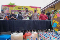 Kapolres Jombang AKBP Agung Setyo Nugroho didampingi Wakapolres dan sejumlah Kasat, saat pers rilis hasil ungkap kasus dalam Operasi pekat selama 12 hari, Selasa (6/4/2021).