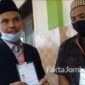 Kepala SDI Makarimul Akhlaq, Blimbing, Kecamatan Gudo, Kabupaten Jombang, Solihkul Arif (kiri) bersama penanggung jawab skrining Covid-19, Lukman Hakim,