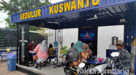 Sarapan gratis di Omah Sambong, posko Sedulur Kuswanto di Sambongdukuh, Kecamatan/ Kabupaten Jombang.