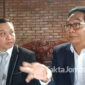 Armen Dedi (kiri) dan Poerwanto (kanan) kuasa hukum Kiai Tar dan Yayasan Pendidikan Shiddiqiyah, saat diwawancarai wartawan, Kamis (24/6/2021).