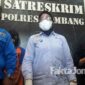 Tersangka HRS yang tega menyetubuhi dua putrinya sendiri, saat dirilis Unit PPA Satreskrim Polres Jombang.