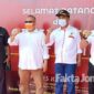 Ketua dan pengurus Yayasan Pendidikan Budi Utomo, Kecamatan Perak, Kabupaten Jombang, di sela-sela vaksinasi 5.000 santri Ponpes Gadingmangu.