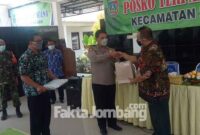 Prosesi pisah kenal Kapolsek Plandaan, Jombang, AKP Akwan dan Iptu Pranan Edi, Kamis (9/9/2021)