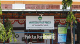 Gedung SMA Budi Utomo, Desa Gadingmangu, Kecamatan Perak, Kabupaten Jombang.