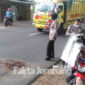 Polisi saat melakukan olah TKP, Jalan Raya Desa Denanyar, Kecamatan/ Kabupaten Jombang, Rabu (27/10/2021).