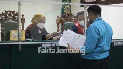 penyerahan alat bukti ke majelis hakim PN Jombang perkara perlawanan eksekusi lahan di ngusikan