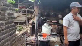 Dapur rumah milik Suwandi, warga Desa Brodot, Kecamatan Bandar Kedungmulyo, yang roboh diterjang angin kencang, (12/11/2021) sekitar jam 02.30 WIB.