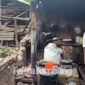 Dapur rumah milik Suwandi, warga Desa Brodot, Kecamatan Bandar Kedungmulyo, yang roboh diterjang angin kencang, (12/11/2021) sekitar jam 02.30 WIB.