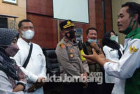 Mediasi perwakilan buruh di Ruang Paripurna DPRD Jombangm Rabu (24/11/2021).