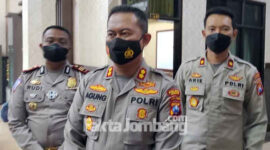 Kapolres Jombang AKBP Agung Setyo Nugroho didampingi Wakapolres Kompol. Ari Trestiawan dan Kasatlantas AKP Rudi Purwanto.
