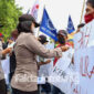 Suasana demonstrasi buruh di depan Gedung DPRD Jombang.