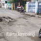 Kondisi jalan Panglima Sudirman, Kecamatan Ploso, Kabuoaten Jombang yang rusak.