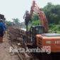 Proyek pembangunan plengsengan sungai di Dusun Prabon, Desa Blimbing, Kecamatan Kesamben, Kabupaten Jombang.