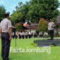Proses pelantikan tiga personel Polres Jombang yang mendapatkan kenaikan pangkat, (29/11/2021) .