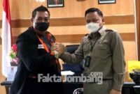 Ketua BPPH PP Jombang, Edi Haryanto SH MH CIL CMe, bersama Wakil Ketua PN Jombang Dr Bambang Setyawan SH MH, usai audensi, Rabu (8/12/2021).