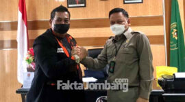 Ketua BPPH PP Jombang, Edi Haryanto SH MH CIL CMe, bersama Wakil Ketua PN Jombang Dr Bambang Setyawan SH MH, usai audensi, Rabu (8/12/2021).