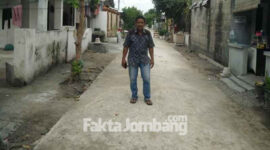 Jalan lingkungan di Dusun Kejambon Rt 07 Rw 02, Desa Dapurkejambon, Kecamatan/Kabupaten Jombang, yang sudah dirabat beton.