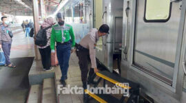Suasana stasiun kereta api (KA) Jombang.
