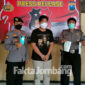 Tersangka kasus pencurian ponsel, saat diamankan di Polsek Jombang Kota, Kabupaten Jombang.