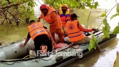 Seorang Pemuda Nekat Loncat ke Sungai Menturo Jombang, Diduga Tenggelam