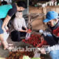 Salah satu pedagang cabai di Pasar Sumobito, Jombang.