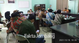 Suasana hearing atau Rapat Dengar Pendapat (RDP) Paguyuban Penghuni Tanah Negara Jombang Raya (PTNJR) dengan Komisi A DPRD Jombang, Kamis (16/12/2021).