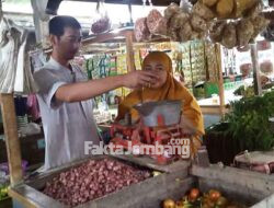 Jelang Nataru, Harga Cabai di Pasar Wonosalam Jombang ‘Makin Pedas’