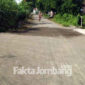 Jalan tembus antara Desa Ngrimbi Kecamatan Bareng dengan Desa Penggaron Kecamatan Mojowarno, Jombang, yang sudah diperbaiki menggunakan Dana BK.