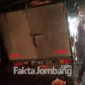 Kondisi pikap yang terperosok lubang bekas galian Jargas di pinggir jalan raya Desa Sambongdukuh, Kecamatan/Kabupaten Jombang.