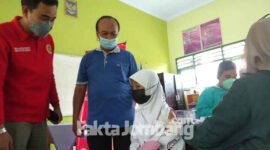 Pelaksanaan vaksinasi Covid-19 di SDN Jombatan 4, Kecamatan/ Kabupaten Jombang yang dihelat BIN Daerah Jawa Timur.