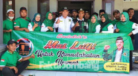 Lutfi Kurniawan, Anggota DPRD Jombang saat foto bersama kader PPP usai kegiatan jumpa masyarakat di salah satu rumah warga Dusun Cakul Kidul, Desa Sukomulyo, Kecamatan Mojowarno, Kabupaten Jombang.