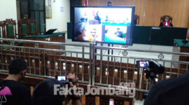 Suasana sidang virtual di PN Jombang dengan pembacaan dakwaan Tubagus Muhammad Joddy, sopir mendiang arits Vanessa Angel.