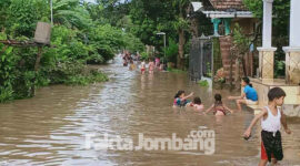 Kondisi banjir di Dusun Kebondalem, Desa Kebondalem, Kecamatan Mojoagung, Jombang, Jumat (21/1/2022) pagi.
