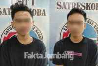 Dua remaja tersangka pengedar narkoba yang ditangkap Polres Jombang.