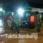 Evakuasi korban banjir di wilayah Kecamatan Mojoagung, Kabupaten Jombang.
