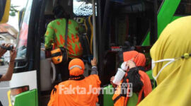 Keberangkatan jemaah umrah dari Travel Umrah An Namiroh Jombang.