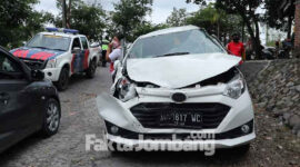 Kendaraan yang terlibat kecelakaan di perlintasan kereta api Dusun Plosorejo, Desa/Kecamatan  Bandar Kedungmulyo, Kabupaten Jombang, Selasa (18/1/2022)