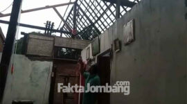 Salah satu rumah warga Ngogri, Kecamatan Megaluh, Kabupaten Jombang, yang rusak akibat diterjang puting beliung.