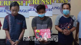Tiga pengedar sabu-sabu saat diamankan di Polsek Mojoagung, Jombang.