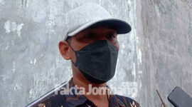 Firman Adi Purnomo, warga di Kecamatan Plandaan, Jombang saat diwawancarai sejumlah wartawan usai dari SPKT Polres setempat, Rabu (2/2/2022).