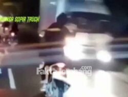 Aksi Brutal Geng Motor Rusak Truk di Jombang, Viral di Medsos