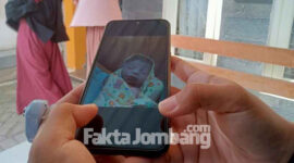 Foto bayi laki-laki dari pasangan Ustaz Abdul Somad dengan Fatimah Az-Zahra Salim Barabud. 