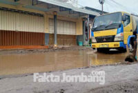 Kondisi jalan rusak di Desa Tapen, Kecamatan Kudu, Kabupaten Jombang.