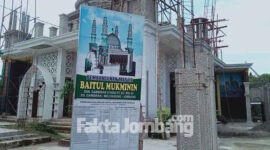 Masjid Baitul Mukminin Desa Gambiran, Kecamatan Mojoagung, Kabupaten Jombang, yang masih tahap pembangunan.